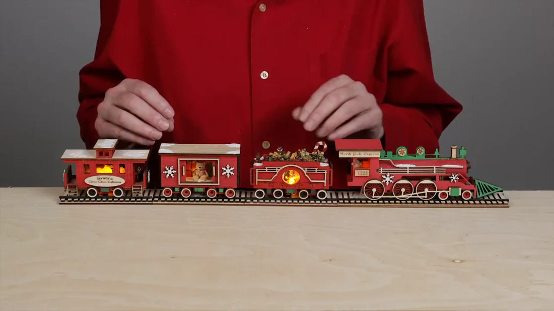 Old World Christmas: Santa's North Pole Express Engine