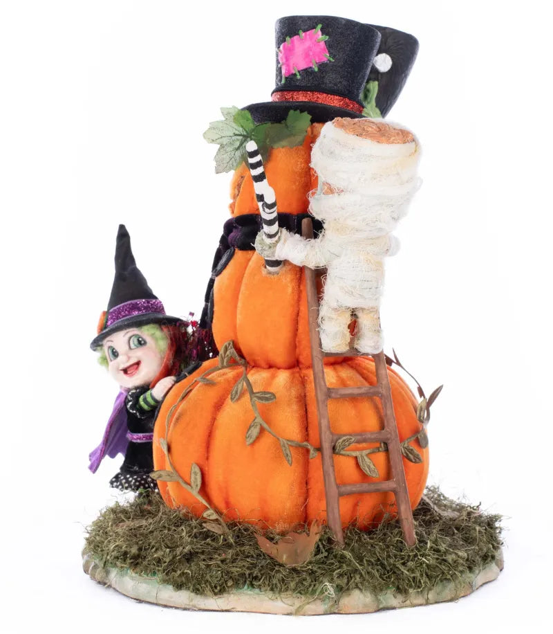 Katherine's Collection: Ghouls Building Pumpkin Man