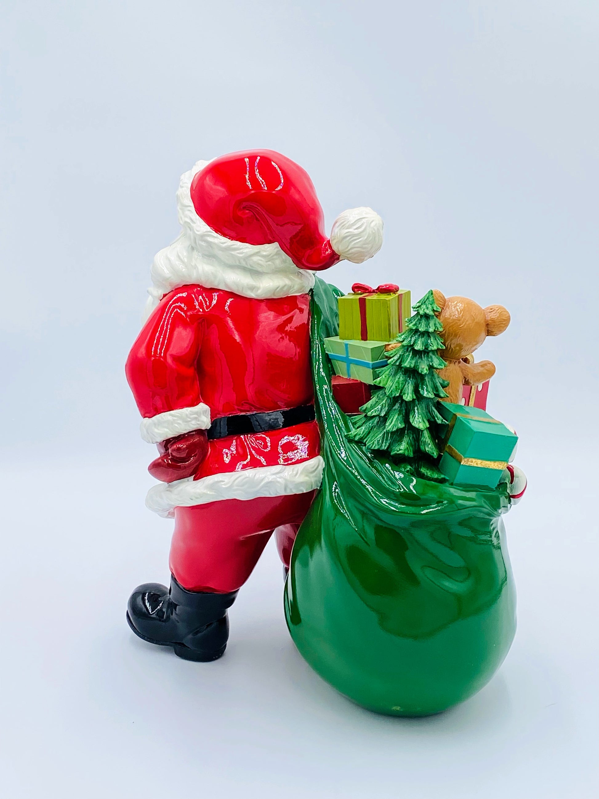 December Diamonds: Jolly Santa w/Toys