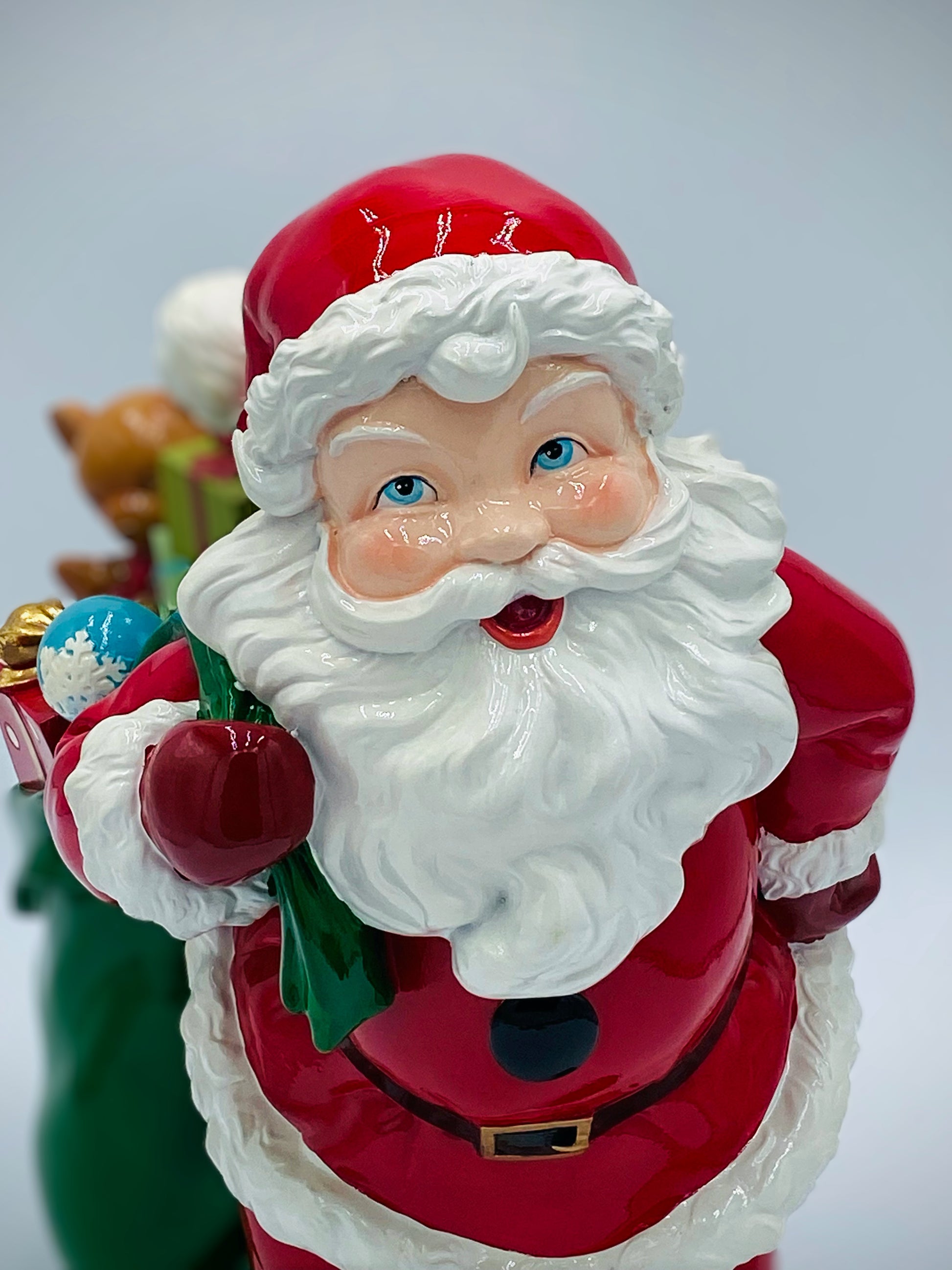 December Diamonds: Jolly Santa w/Toys