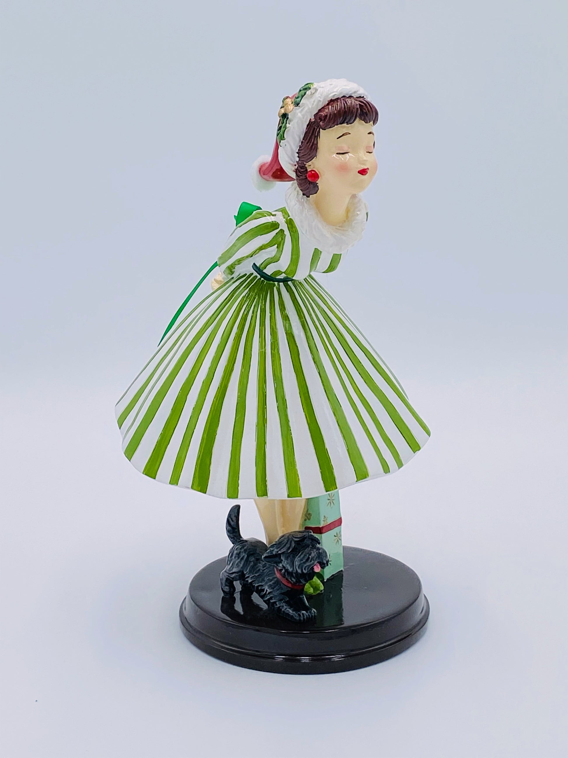 December Diamonds: Retro Christmas Girl Kissing