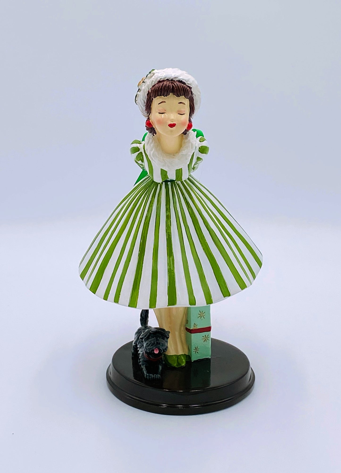 December Diamonds: Retro Christmas Girl Kissing
