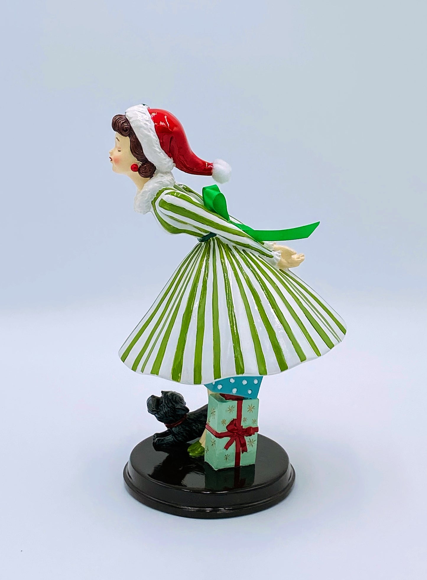 December Diamonds: Retro Christmas Girl Kissing