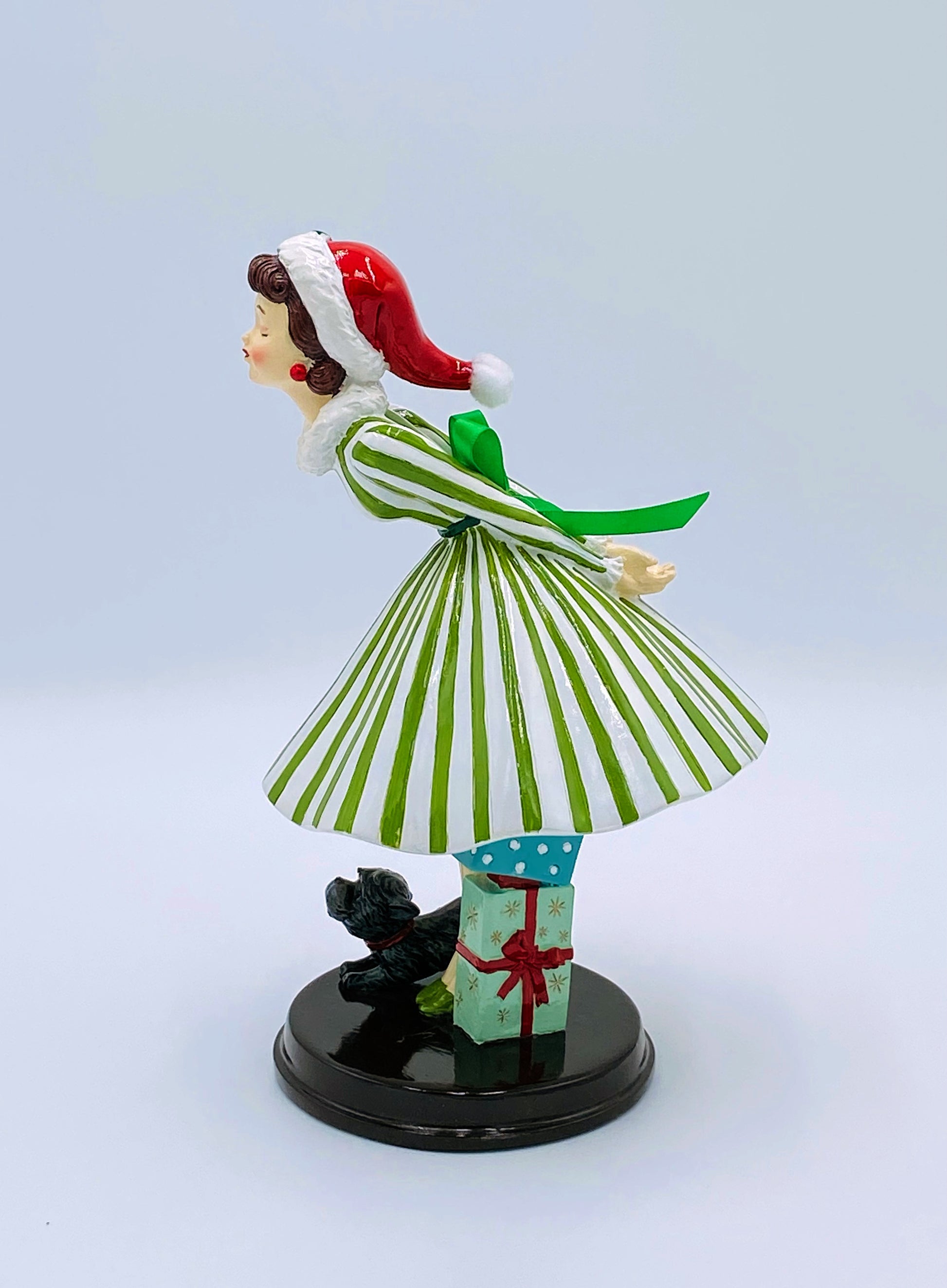 December Diamonds: Retro Christmas Girl Kissing
